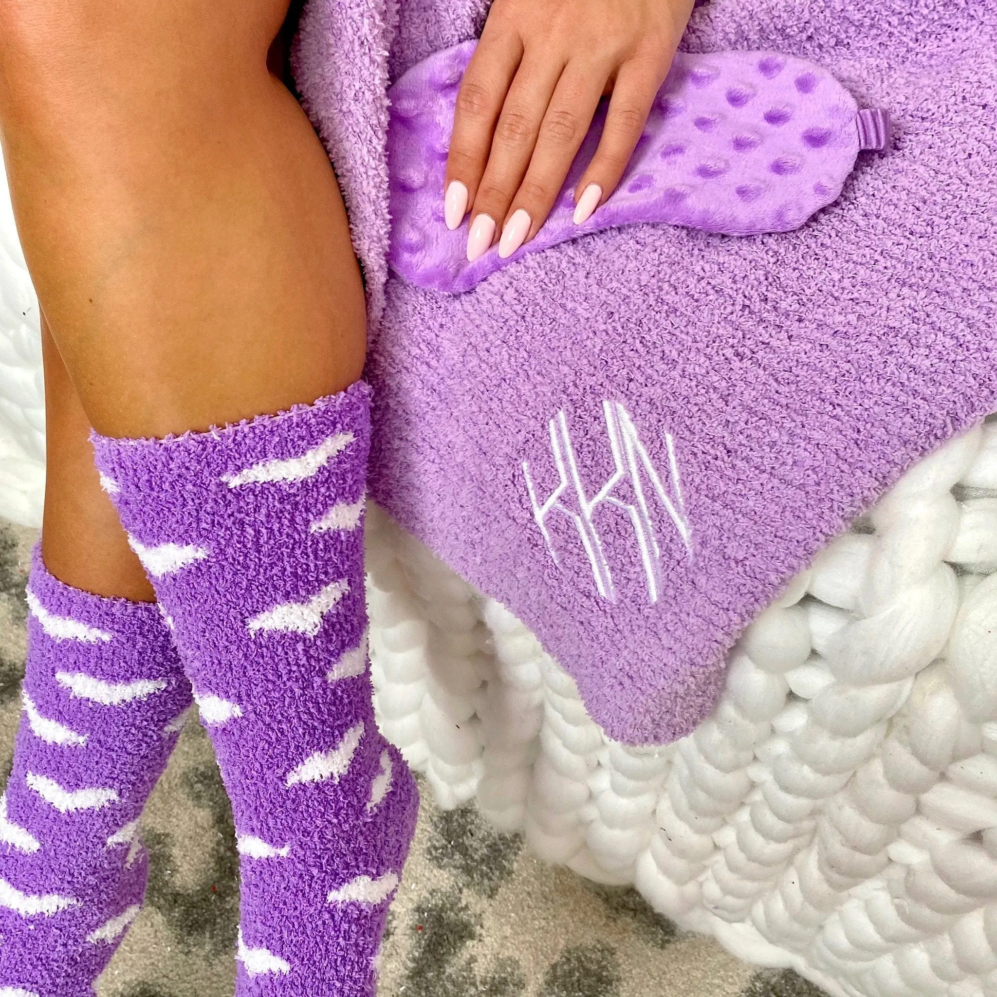 Monogram Plush Lilac Blanket Set